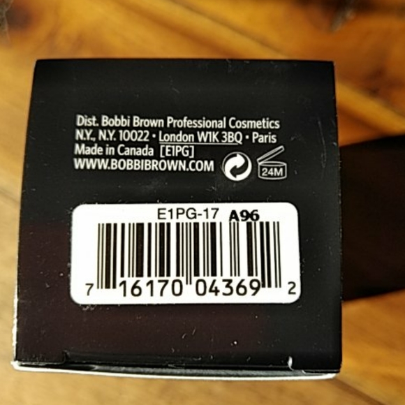 Bobbi Brown Moisture Rich Foundation - Picture 3 of 3